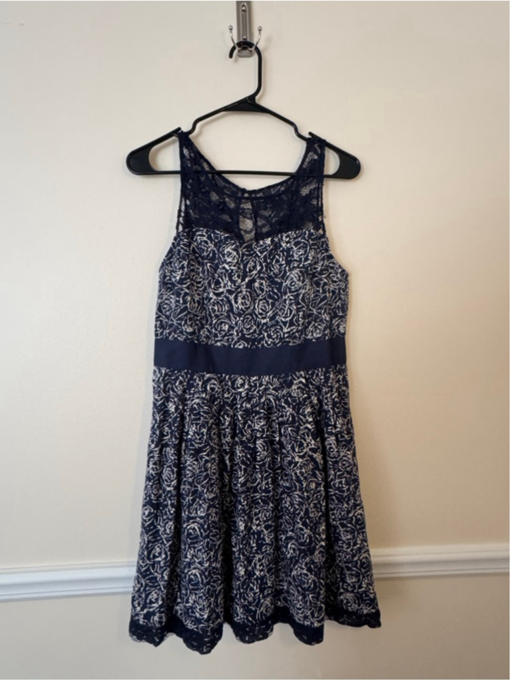 Women's BB Dakota Navy & White Floral Lace Mini Dress Size 8